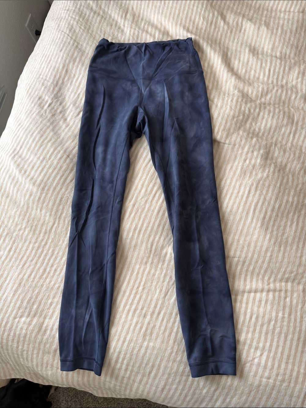 Womens lululemon Blue dyed wunder trains size 6